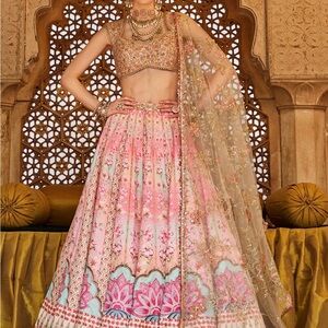 NWT Lashkaraa Lehenga, size M